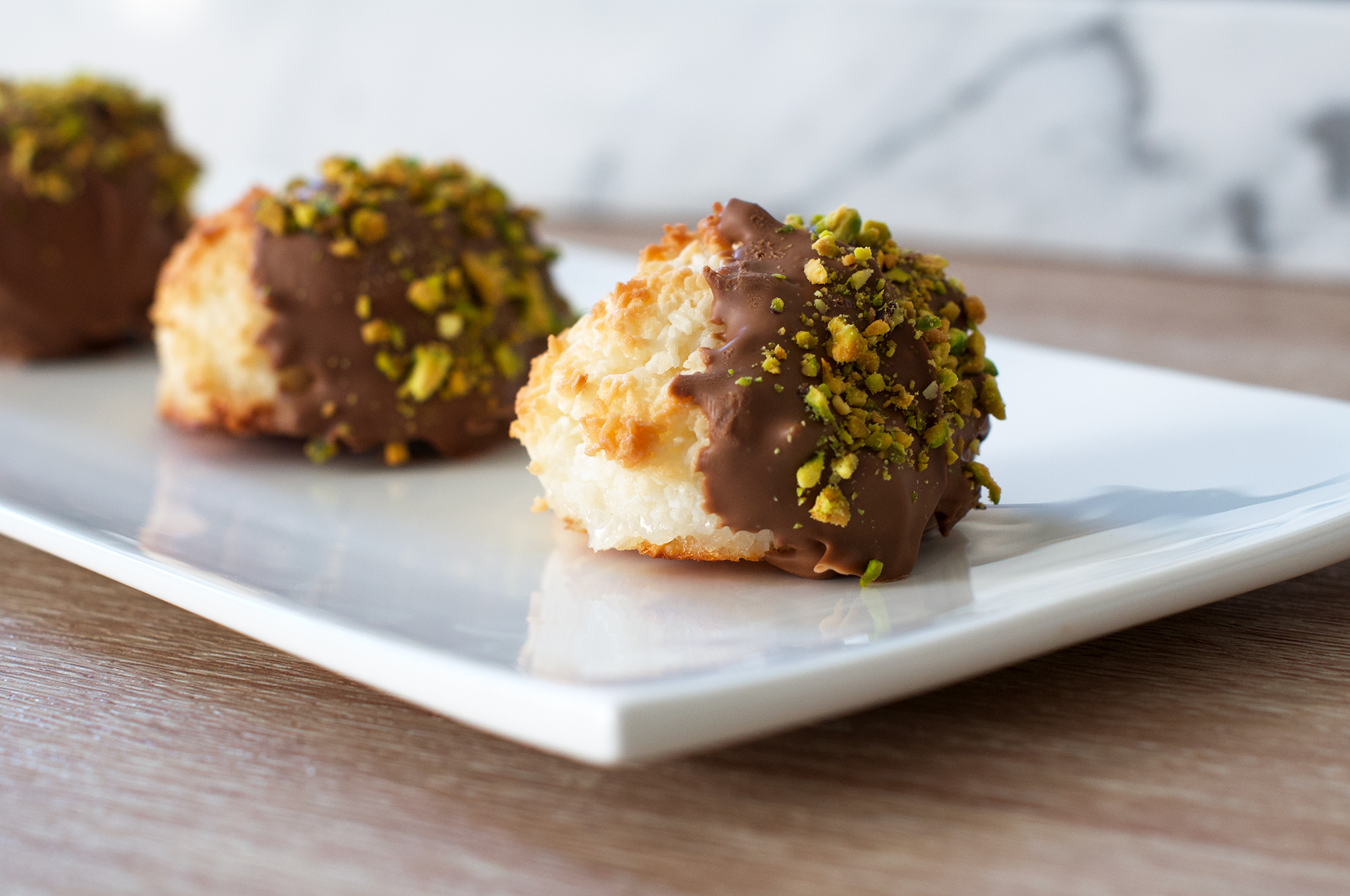 Recipe for Coconut Macaroons with Chocolate and Pistachio
