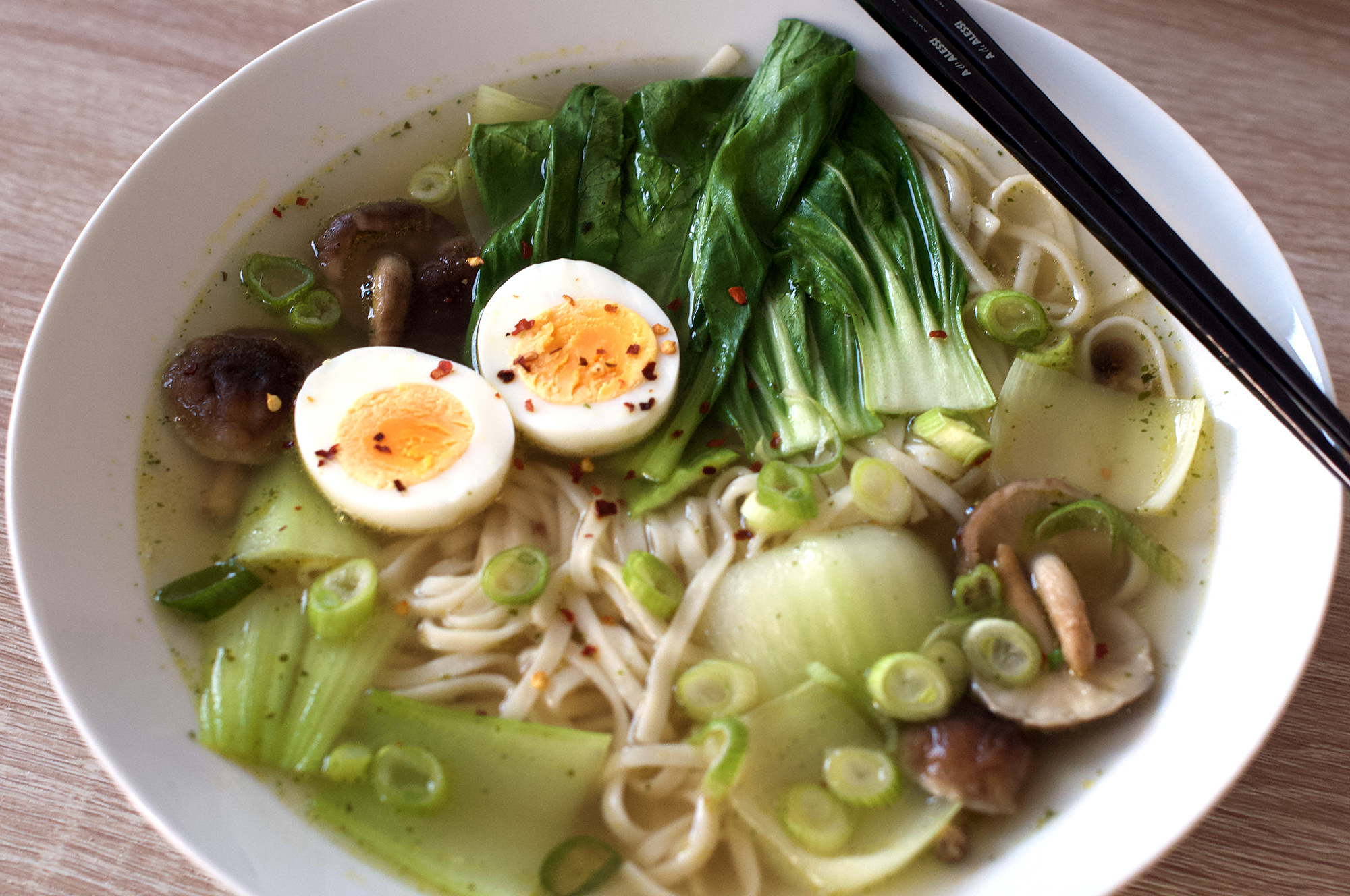 Recipe for easy weeknight ramen and udon noodle soup