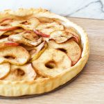 Recipe for apple and cinnamon puff pastry tart