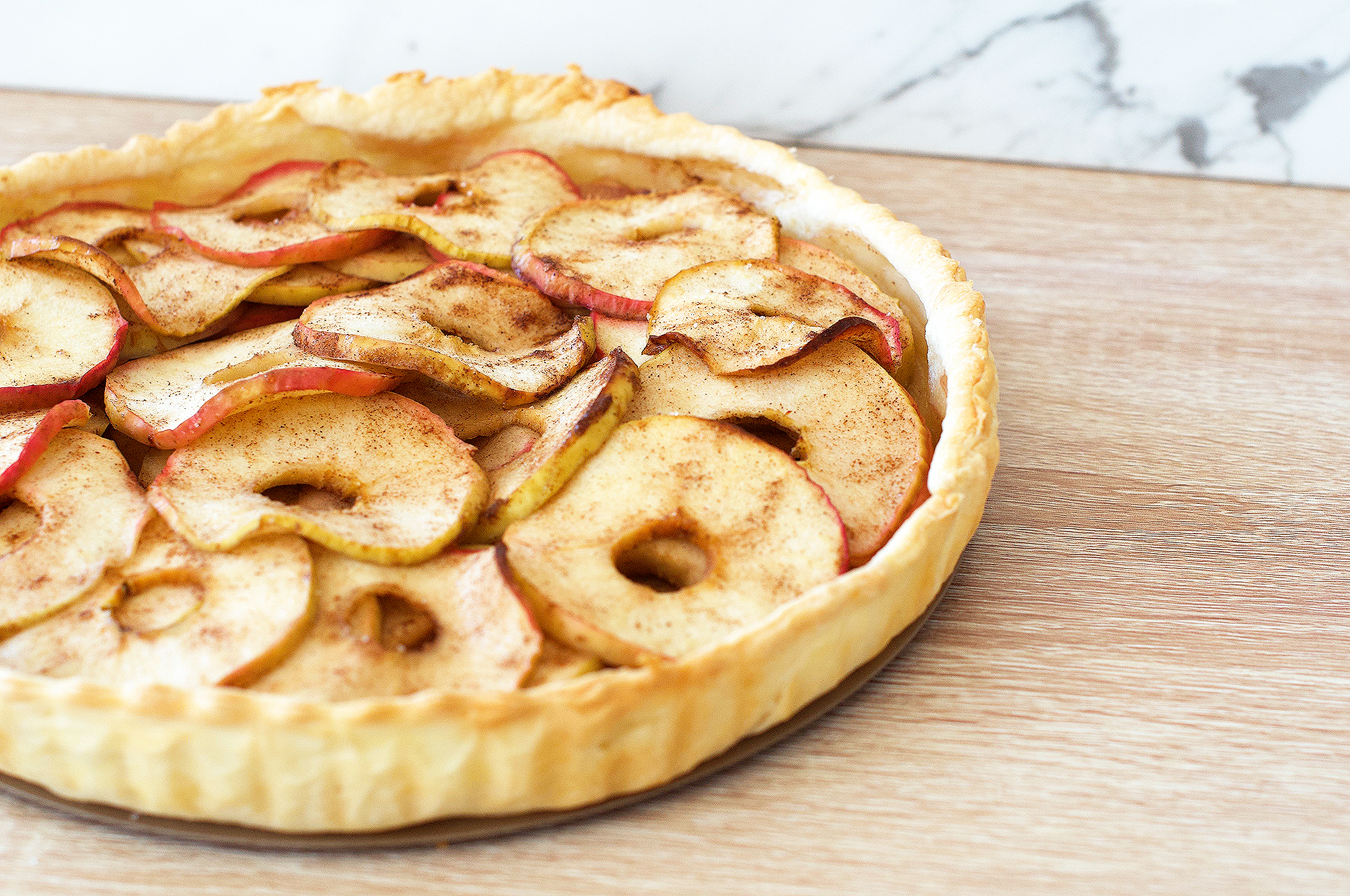 Recipe for apple and cinnamon puff pastry tart
