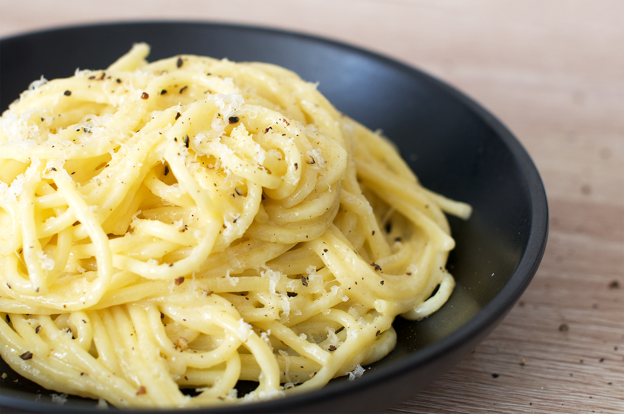 Recipe for the perfect spaghetti cacio e pepe with pecorino and parmesan cheese